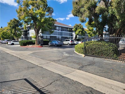 /international/us/960-w-17th-santa-ana-ca-110104215264/