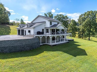 /international/us/300-sherwood-forest-drive-hayesville-nc-110120017506/