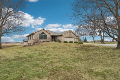 /international/us/14193-s-28th-avenue-w-mitchellville-ia-110105361046/