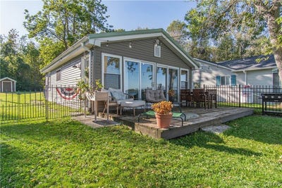 /international/us/24863-logans-road-three-mile-bay-ny-110110355878/