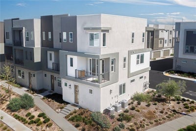 /international/us/26857-laurel-mountain-loop-valencia-ca-110108535731/