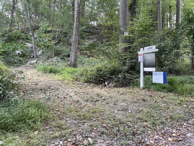 /international/us/9-a-point-o-rocks-road-newtown-ct-110100725701/