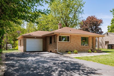 /international/us/3049-clayton-ave-east-troy-wi-110108415902/