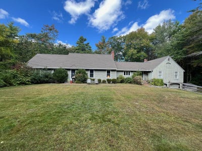 /international/us/135-exeter-road-north-hampton-nh-110102542827/
