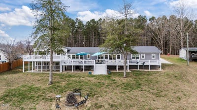 /international/us/585-bonanza-trail-clarksville-va-110106527176/