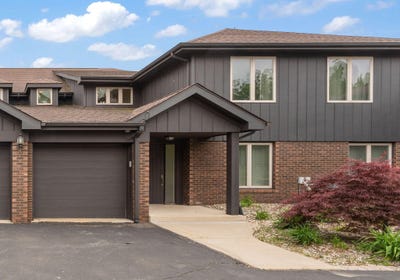 /international/us/2549-n-lakeshore-drive-crown-point-in-110108123295/