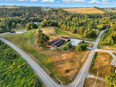 /international/us/1100-cowley-road-granville-summit-pa-110101547991/