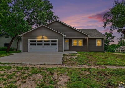 /international/us/406-yuba-st-burlington-ks-110108239196/