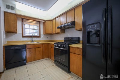 /international/us/3-jefferson-drive-spotswood-nj-110108169352/