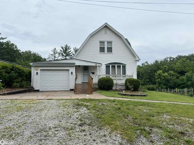 /international/us/1220-elm-street-hamilton-il-110100313778/