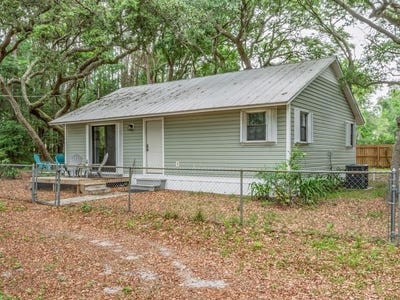/international/us/12-lake-essay-drive-panacea-fl-110099364942/