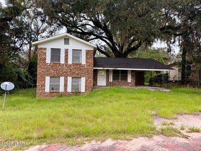 /international/us/7379-w-main-street-ridgeland-sc-110110327126/