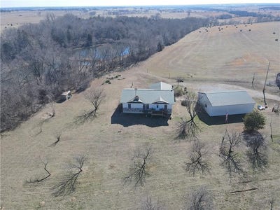 /international/us/33670-se-31-highway-kincaid-ks-110105344285/