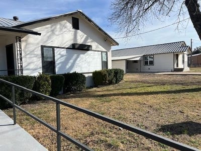 /international/us/903-bevans-st-menard-tx-110106256988/