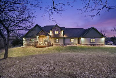 /international/us/2053-145th-lane-earlham-ia-110106355949/