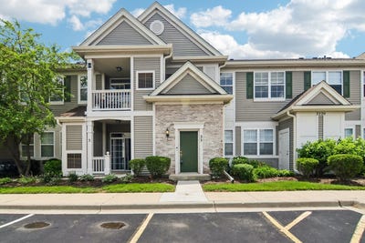 /international/us/2220-aurora-drive-pingree-grove-il-110108975019/