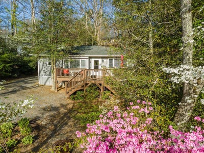 /international/us/416-s-cherokee-avenue-black-mountain-nc-110104408889/