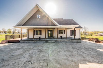 /international/us/70-twin-oaks-drive-greenville-ky-110099441172/