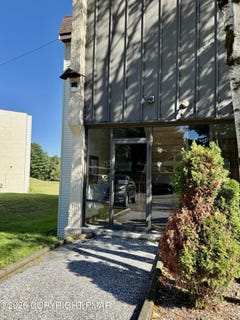 /international/us/139-foxfire-drive-mount-pocono-pa-110119958604/
