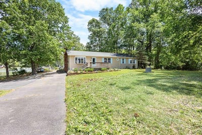 /international/us/51-floral-drive-heathsville-va-110107804170/