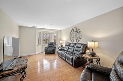 /international/us/120-wyllis-ave-everett-ma-110107458847/