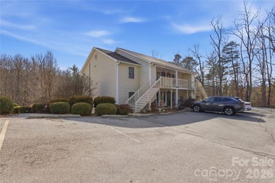 /international/us/19-krista-circle-candler-nc-110106095292/