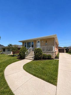 /international/us/8405-melvina-avenue-burbank-il-110107603733/