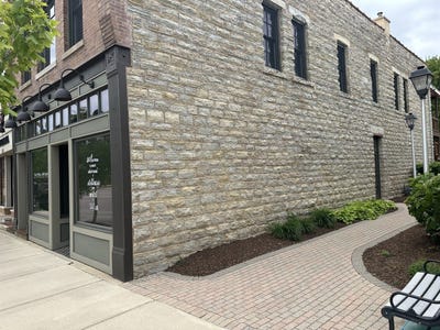 /international/us/129-s-batavia-avenue-batavia-il-110108544307/