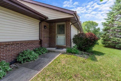 /international/us/612-wellington-drive-west-bend-wi-110100070430/