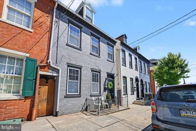 /international/us/327-e-chestnut-street-lancaster-pa-110107991698/