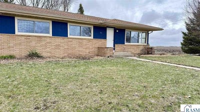 /international/us/402-e-north-street-waldorf-mn-110107055676/