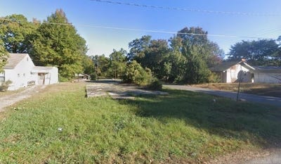 /international/us/2001-w-16th-avenue-pine-bluff-ar-110104241228/