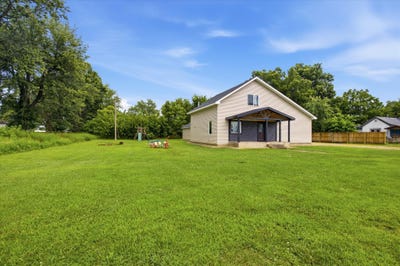 /international/us/259-s-center-street-fordland-mo-110119397814/