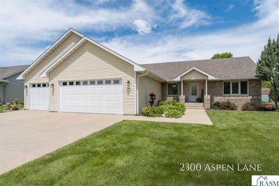 /international/us/2300-aspen-lane-north-mankato-mn-110108715427/