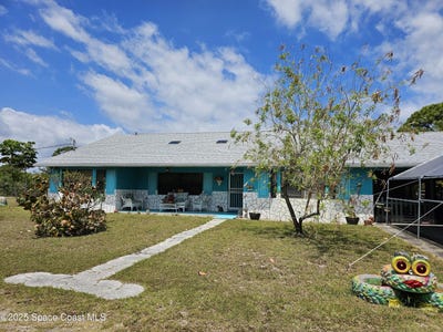 /international/us/4720-sand-point-road-grant-fl-110099383555/