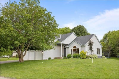 /international/us/6360-teton-lane-chanhassen-mn-110100353541/