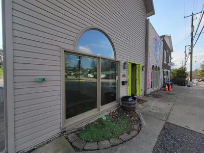 /international/us/3364-main-street-stamping-ground-ky-110106816154/