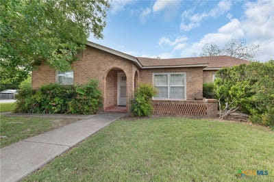 /international/us/802-w-1st-street-lampasas-tx-110107308043/