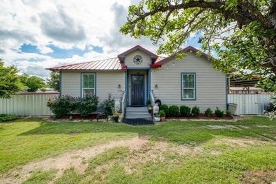 /international/us/440-e-clark-st-bartlett-tx-110108218689/