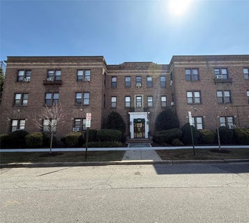 /international/us/222-7th-street-garden-city-ny-110106442874/