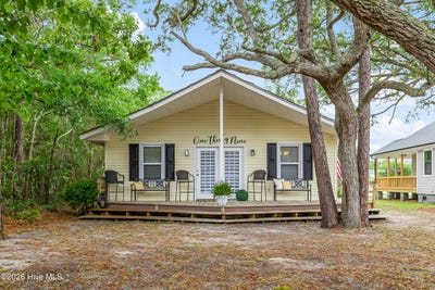 /international/us/139-ne-39th-street-oak-island-nc-110108023290/