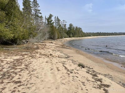 /international/us/peninsula-acres-road-manistique-mi-110107638253/