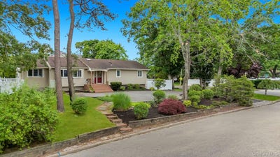 /international/us/93-midwood-avenue-nesconset-ny-110110195765/
