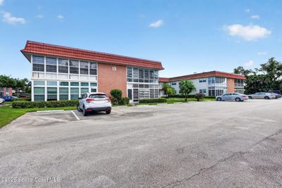 /international/us/19-pine-arbor-lane-vero-beach-fl-110108219584/