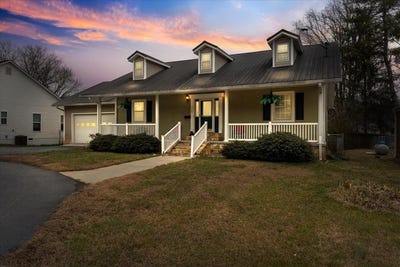 /international/us/916-valley-river-avenue-murphy-nc-110108441656/