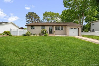 /international/us/173-loop-drive-sayville-ny-110108479748/