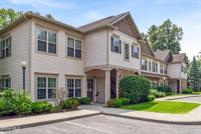 /international/us/9-lancaster-place-milton-ny-110100425354/