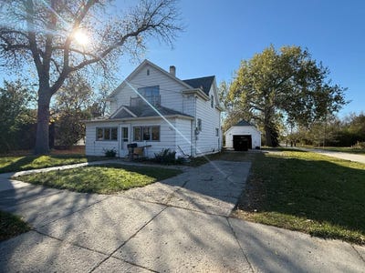 /international/us/602-bennett-st-bottineau-nd-110102914591/