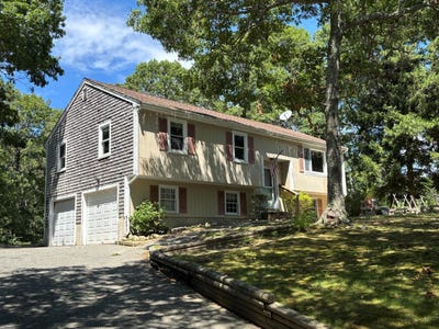 /international/us/7-emerald-way-forestdale-ma-110109724470/