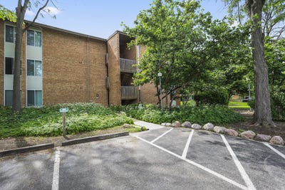 /international/us/6018-e-lake-drive-lisle-il-110108354934/